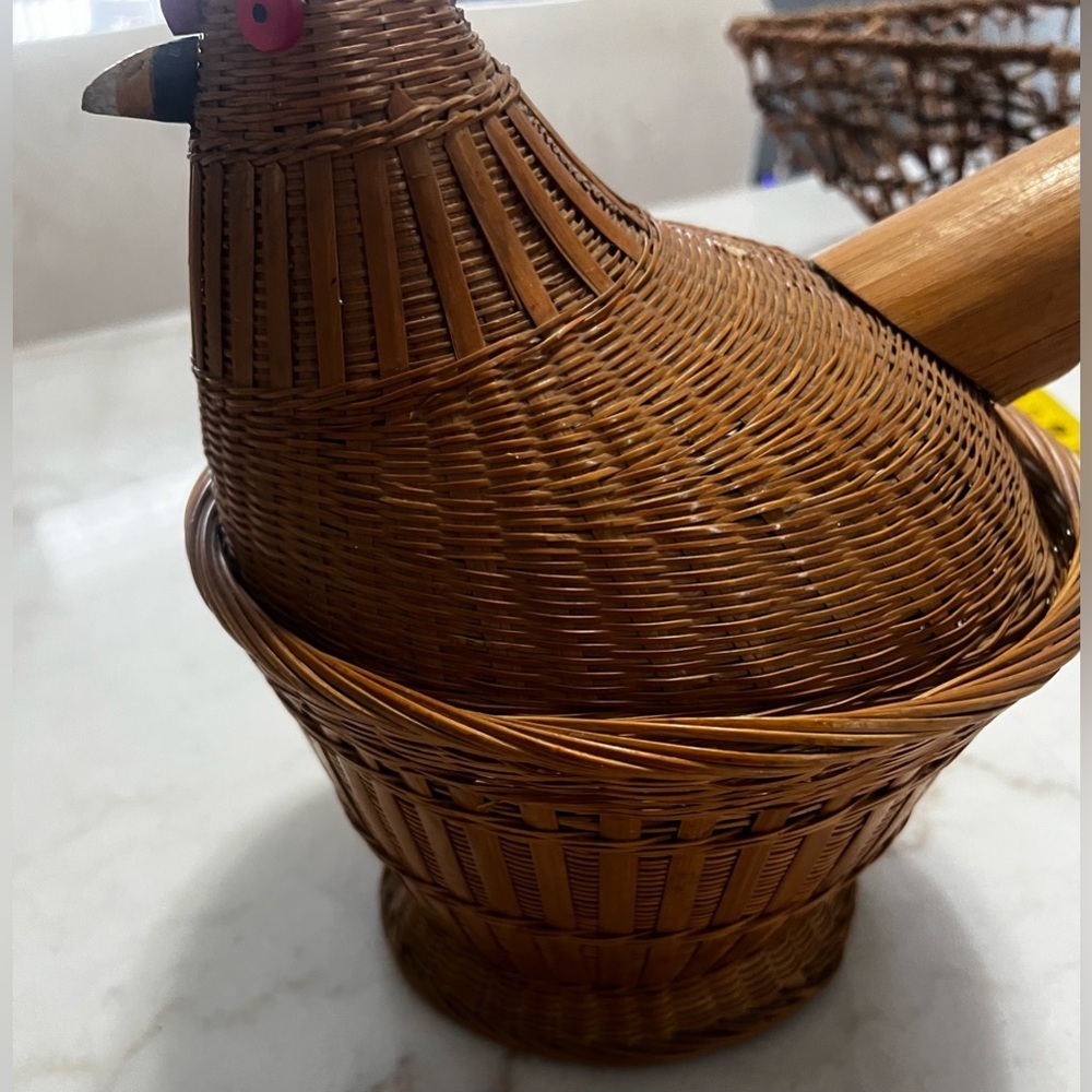 Vintage Chicken Folk Art Wicker Wood Bamboo Lidded Egg Basket Handwoven 1960’s - Picture 3 of 10